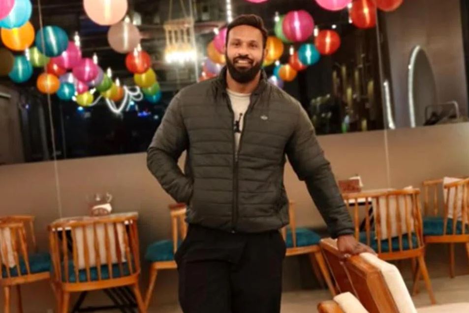 ‘মোহাম্মদ দীপক বলছি…’