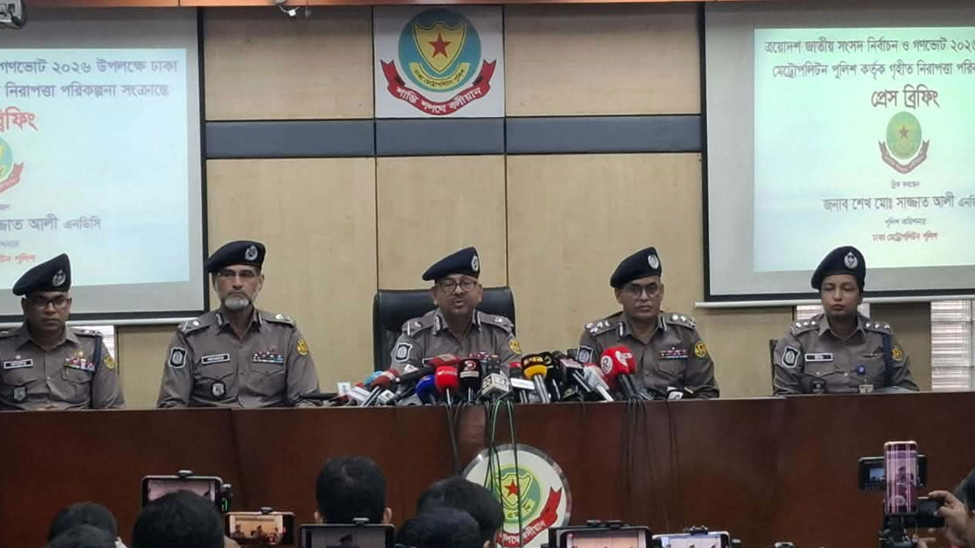 নির্বাচন ঘিরে হুমকি নেই, আইনশৃঙ্খলা স্বাভাবিকের চেয়ে ভালো: ডিএমপি কমিশনার