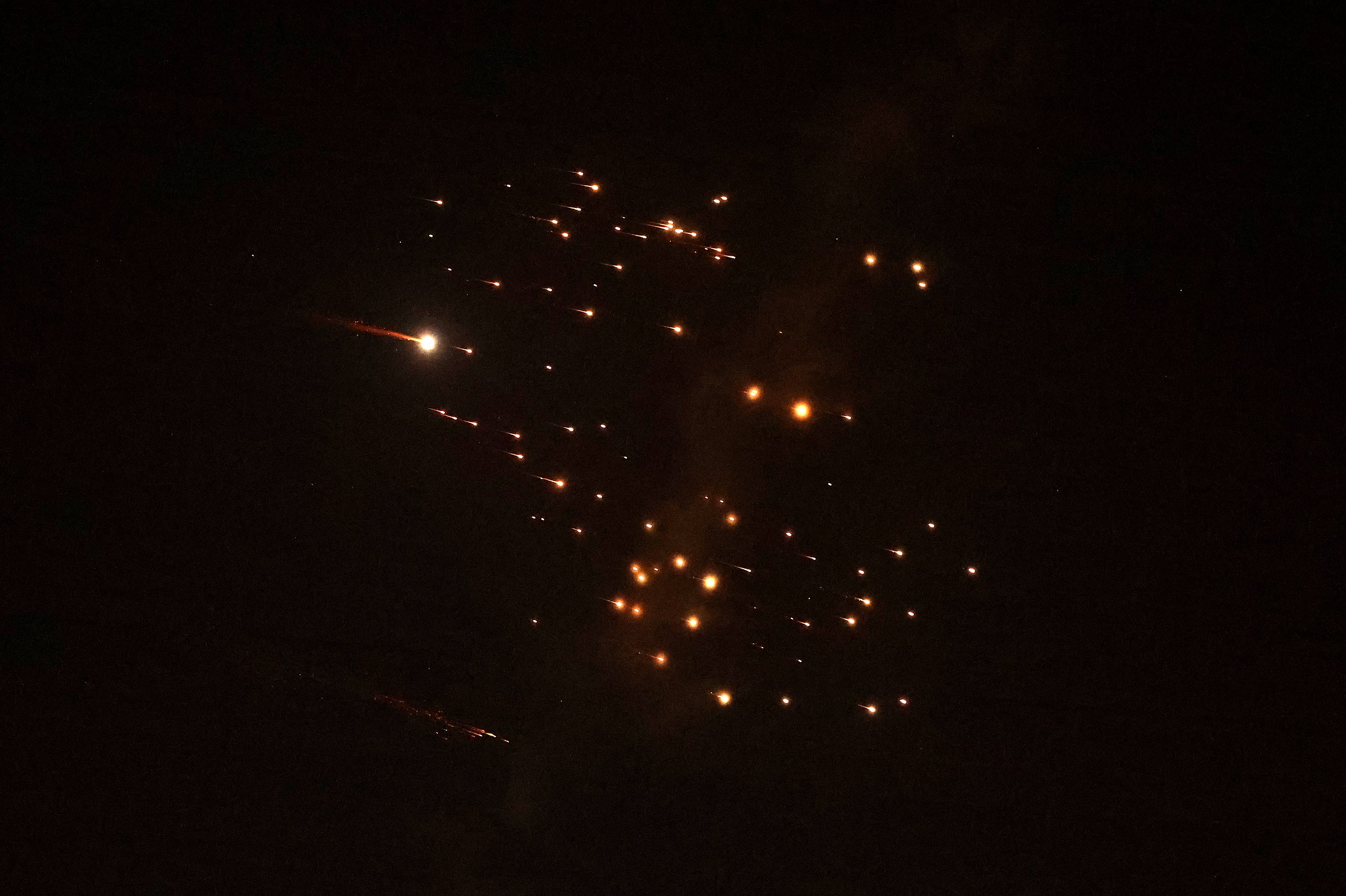 লারিজানি হত্যার প্রতিশোধে ইসরায়েলে ‘ক্লাস্টার ওয়ারহেড’ দিয়ে ইরানের হামলা