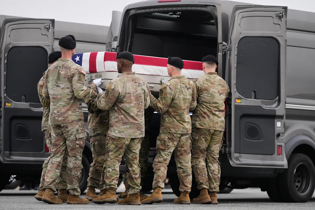 কুয়েতে ইরানি হামলায় বেশ কয়েকজন মার্কিন সেনা গুরুতর আহত আছেন: সিবিএস নিউজ