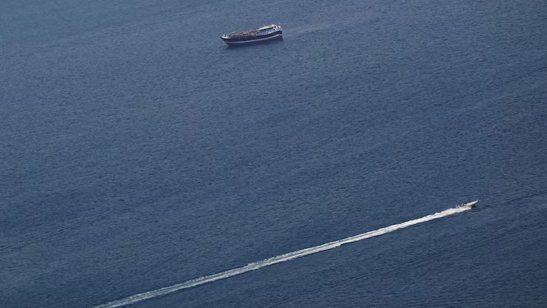 হরমুজের নিয়ন্ত্রণ আরও বাড়াতে মাইন বসাচ্ছে ইরান