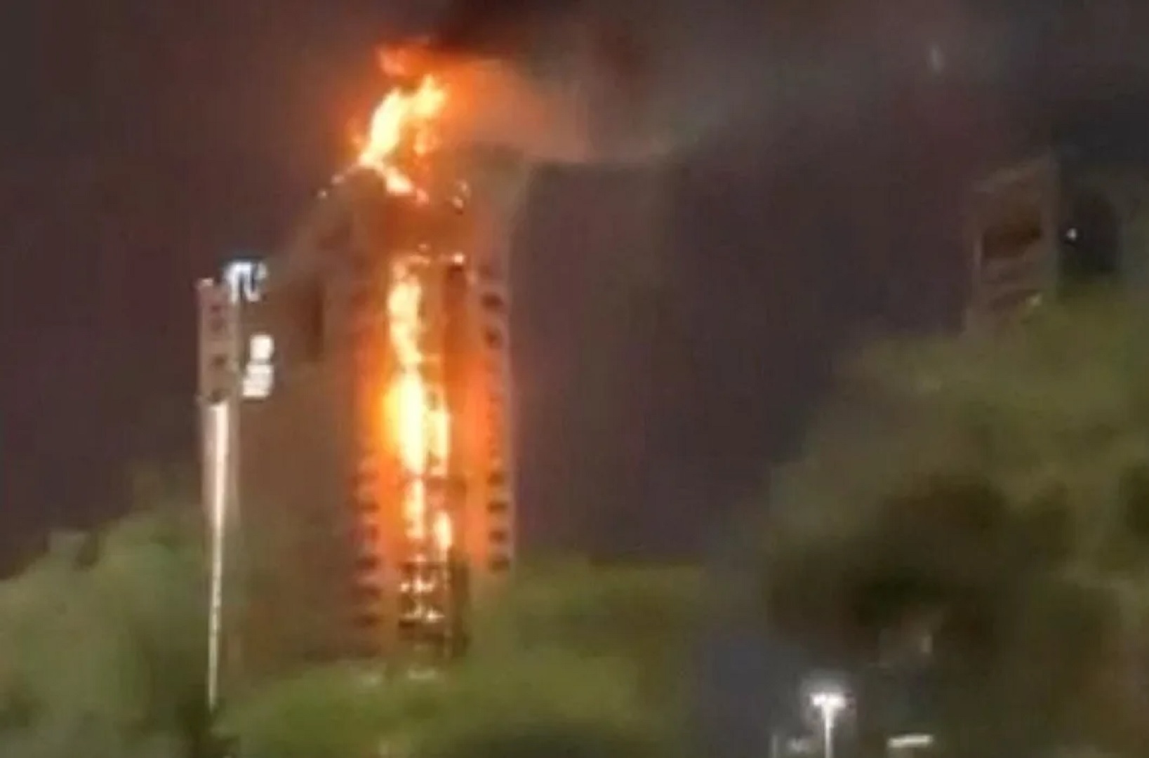 ইরানের ড্রোন হামলায় কুয়েতে বহুতল ভবনে আগুন