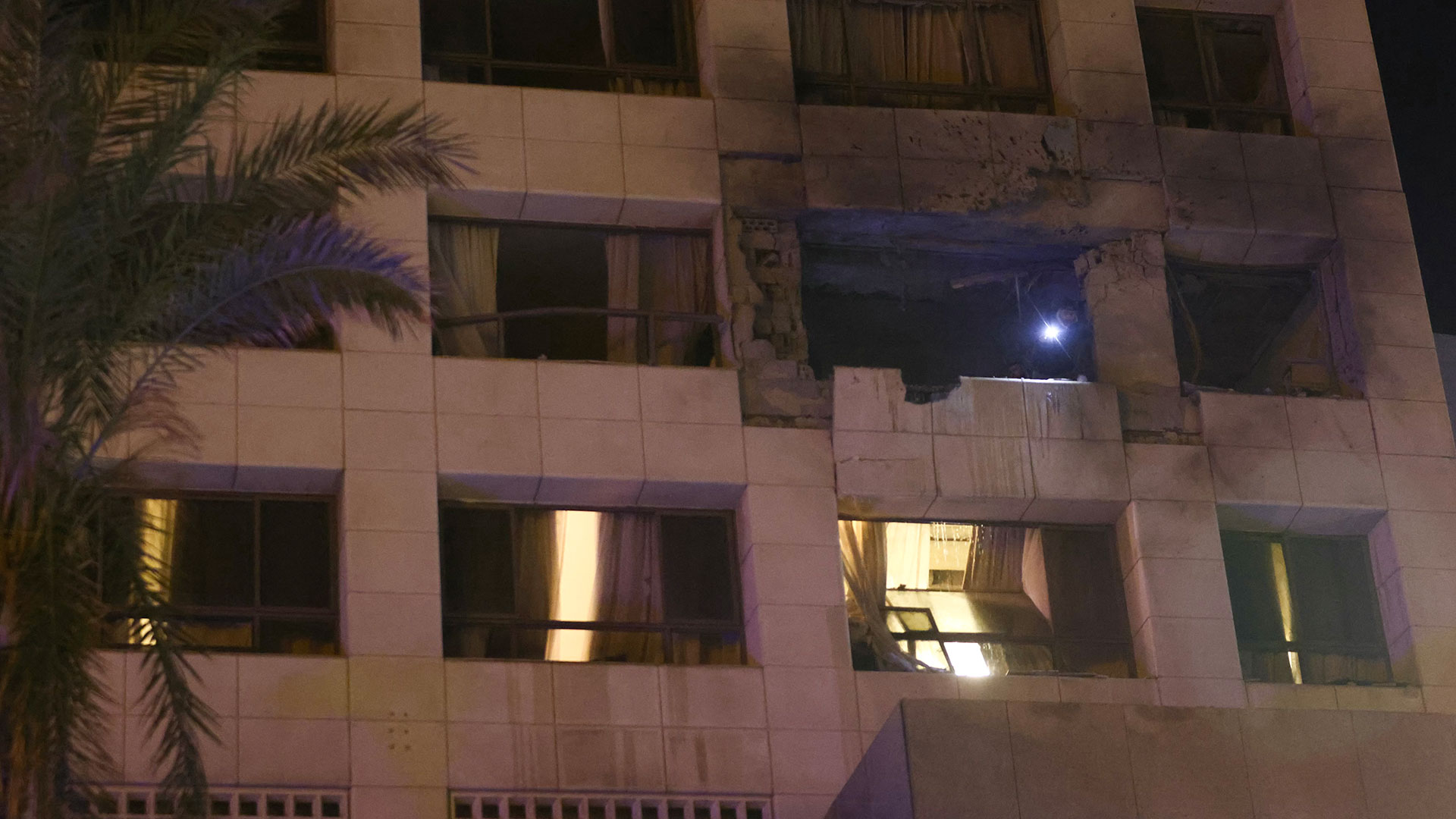 বৈরুতের হোটেলে ইসরায়েলি হামলায় নিহত ৪, আহত ১০