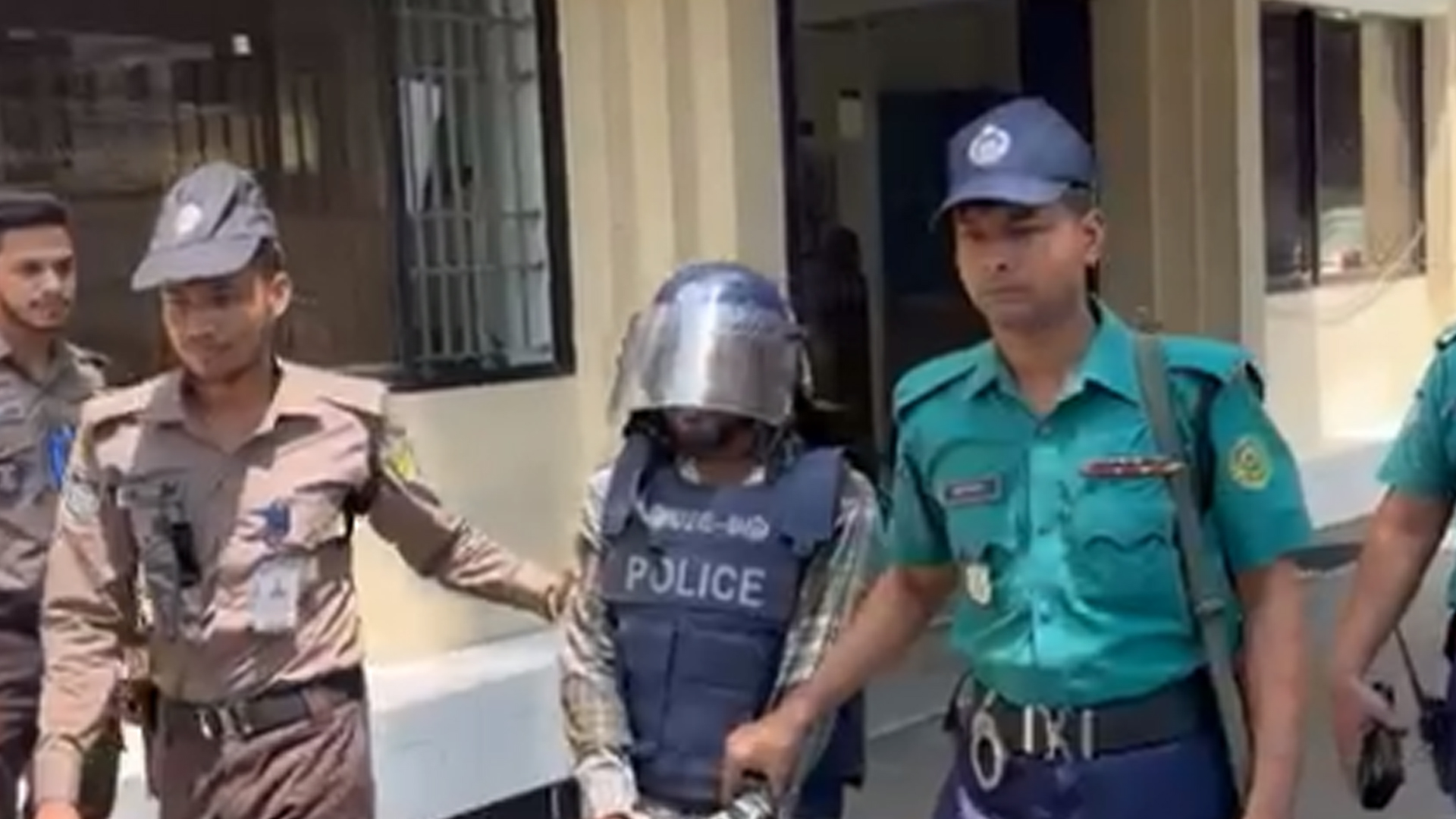 ময়মনসিংহে যুবককে পিটিয়ে হত্যা ও মরদেহ আগুন দেওয়ার ঘটনায় গ্রেপ্তার ১০
