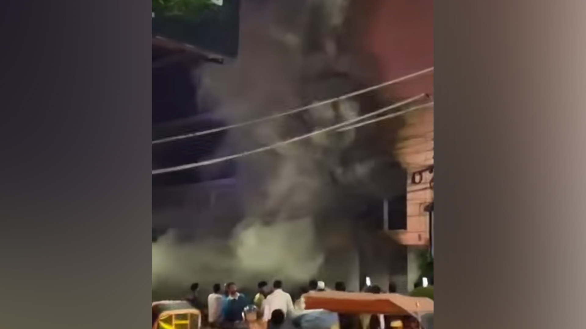 খুলনা সিটি মেডিকেল কলেজ হাসপাতালে আগুন, নিয়ন্ত্রণে ফায়ার সার্ভিসের ১১ ইউনিট