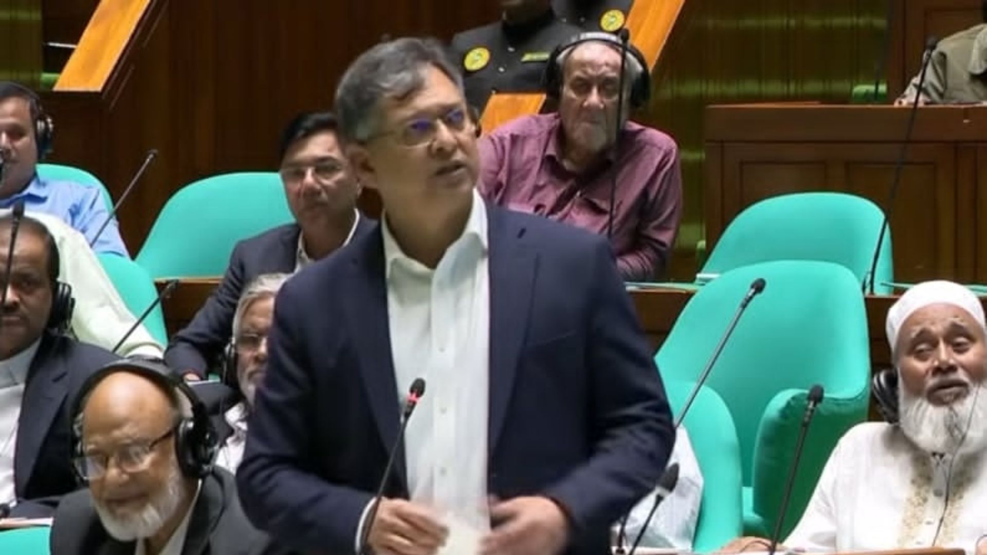 ইসলামী ব্যাংক নির্বাচনের আগে একটি দলকে ১১ হাজার কোটি টাকা দিয়েছে: স্বরাষ্ট্রমন্ত্রী