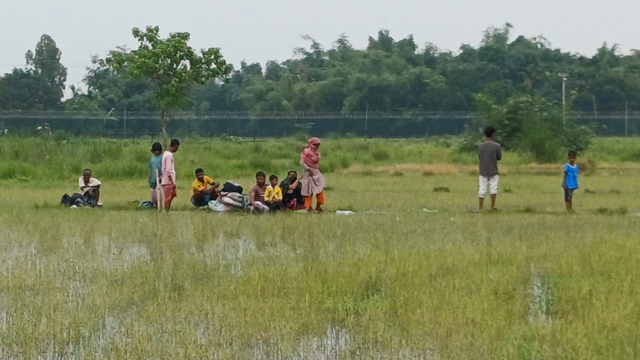বিজিবি-বিএসএফ পতাকা বৈঠক ব্যর্থ: পঞ্চগড় সীমান্তে ৩ দিন ধরে আটকে নারী-শিশুসহ ১০ জন