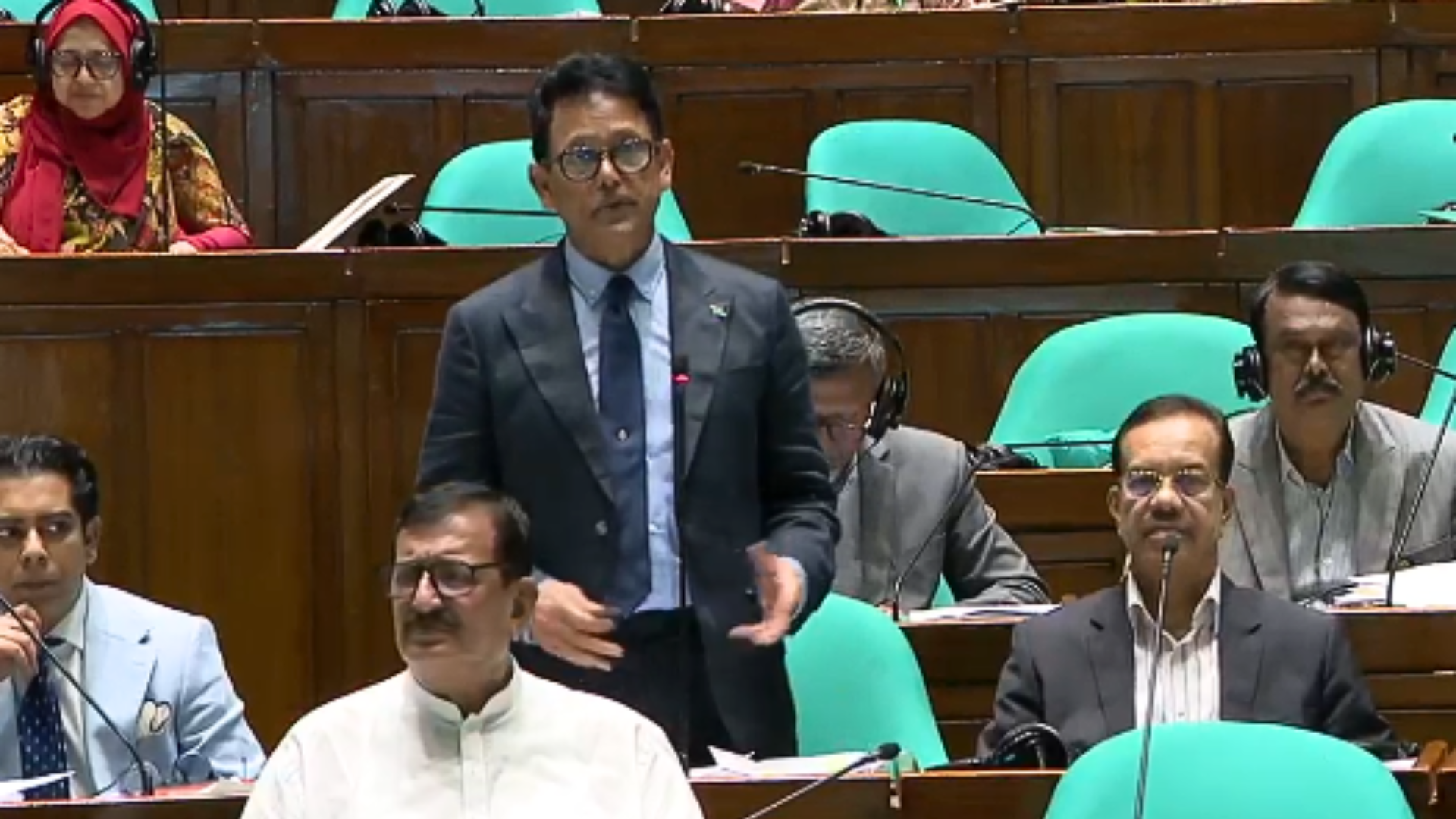 আমার ব্যক্তিগত মন্তব্যের জন্য দুঃখপ্রকাশ করছি: সংসদে শিক্ষামন্ত্রী