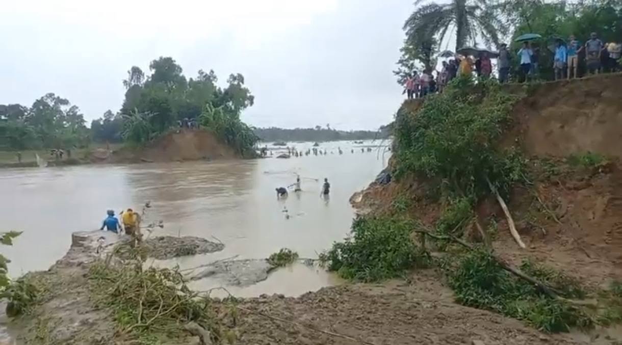 হবিগঞ্জে খোয়াই নদীর বাঁধের ২ স্থানে ভাঙন, পানিবন্দি ৩১ হাজার