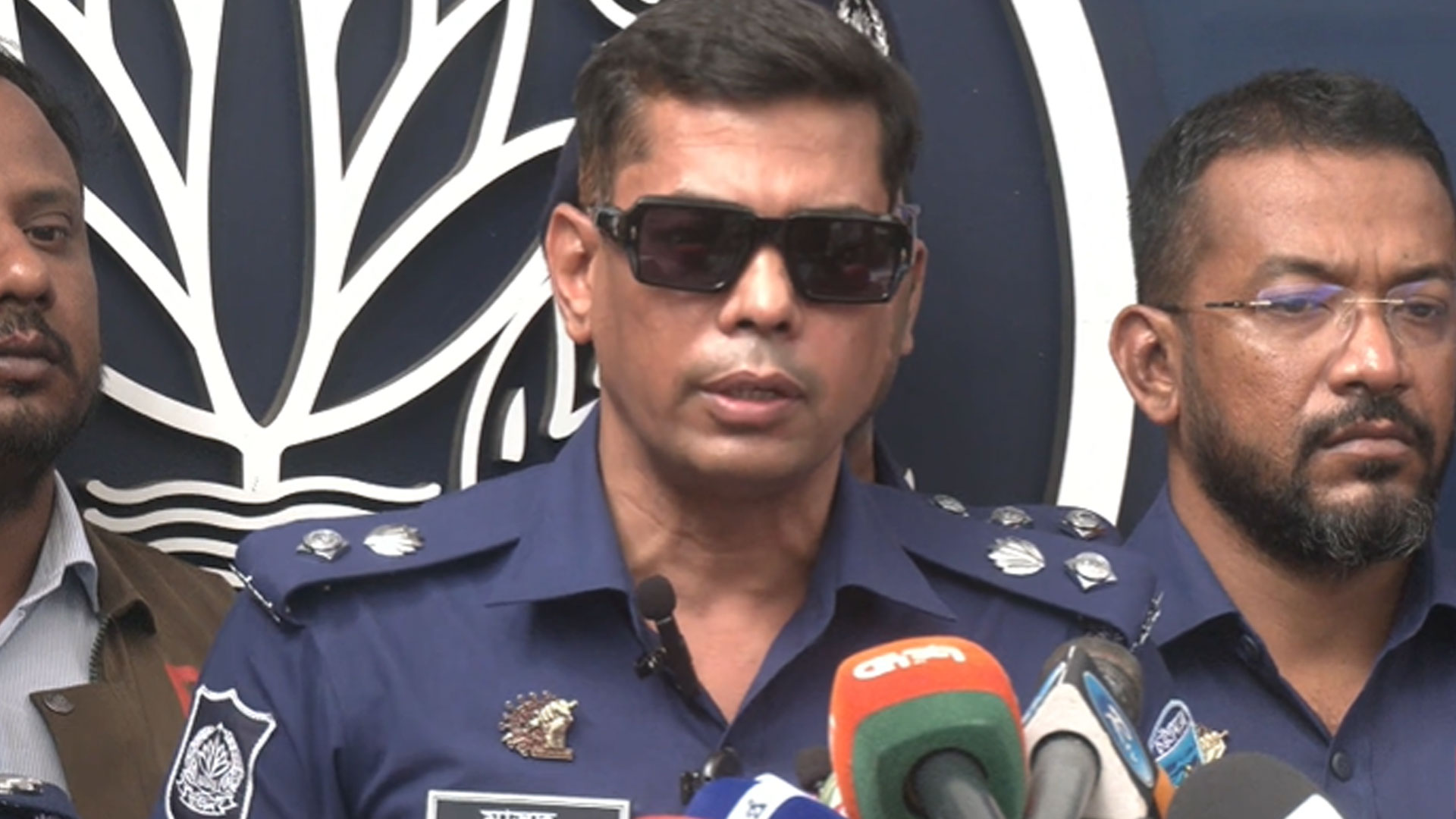 পথে ৩ বার ফসকে যান ডেভিড ইমন, নেটওয়ার্ক এড়াতে ব্যবহার করতেন বিদেশি নম্বর-অ্যাপ