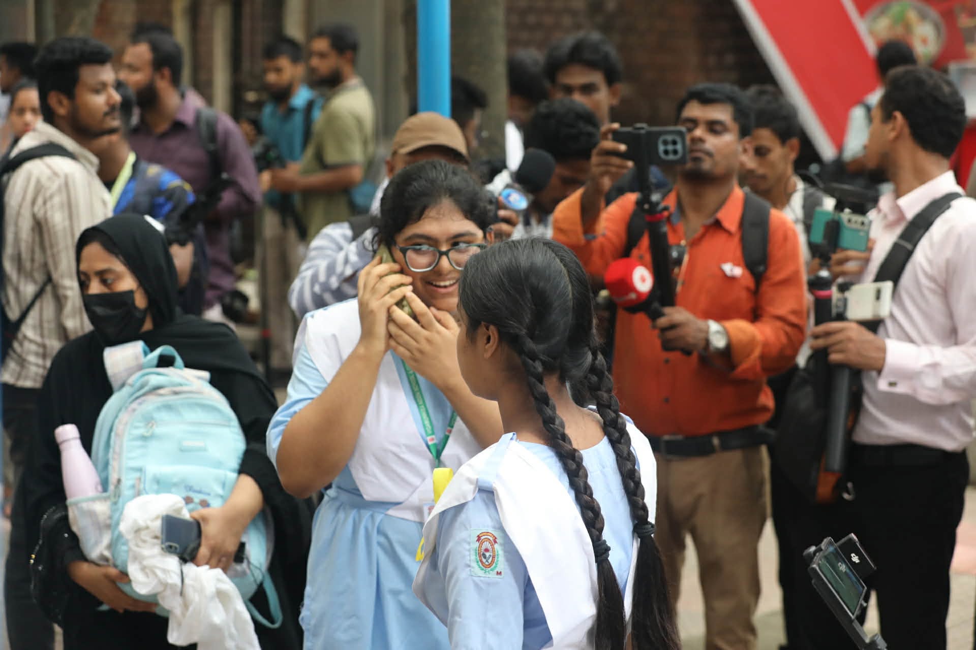 পাসের হার ও জিপিএ-৫—দুই ক্ষেত্রেই এগিয়ে ছাত্রীরা