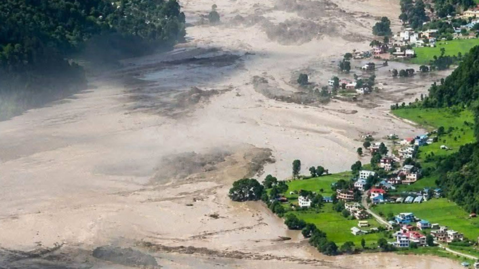 ‘ভেসে গেল পুরো গ্রাম, হারিয়ে গেল আমার শৈশব’