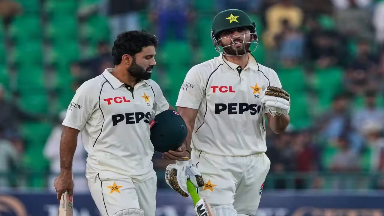 সিরিজের মাঝে সাতজনকে বাদ দিল পাকিস্তান, কোচও ছাঁটাই 