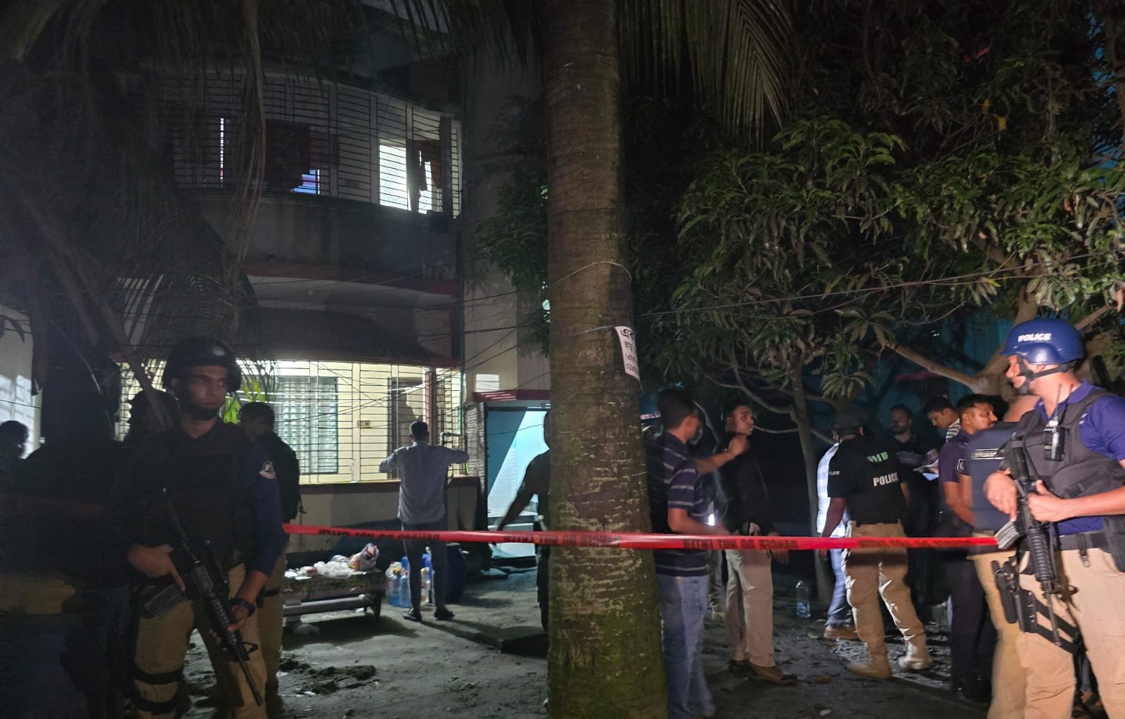 সাভারে একটি ভবন সাড়ে ৫ ঘণ্টা ধরে ঘিরে রেখেছে সিটিটিসি, যা জানাল পুলিশ