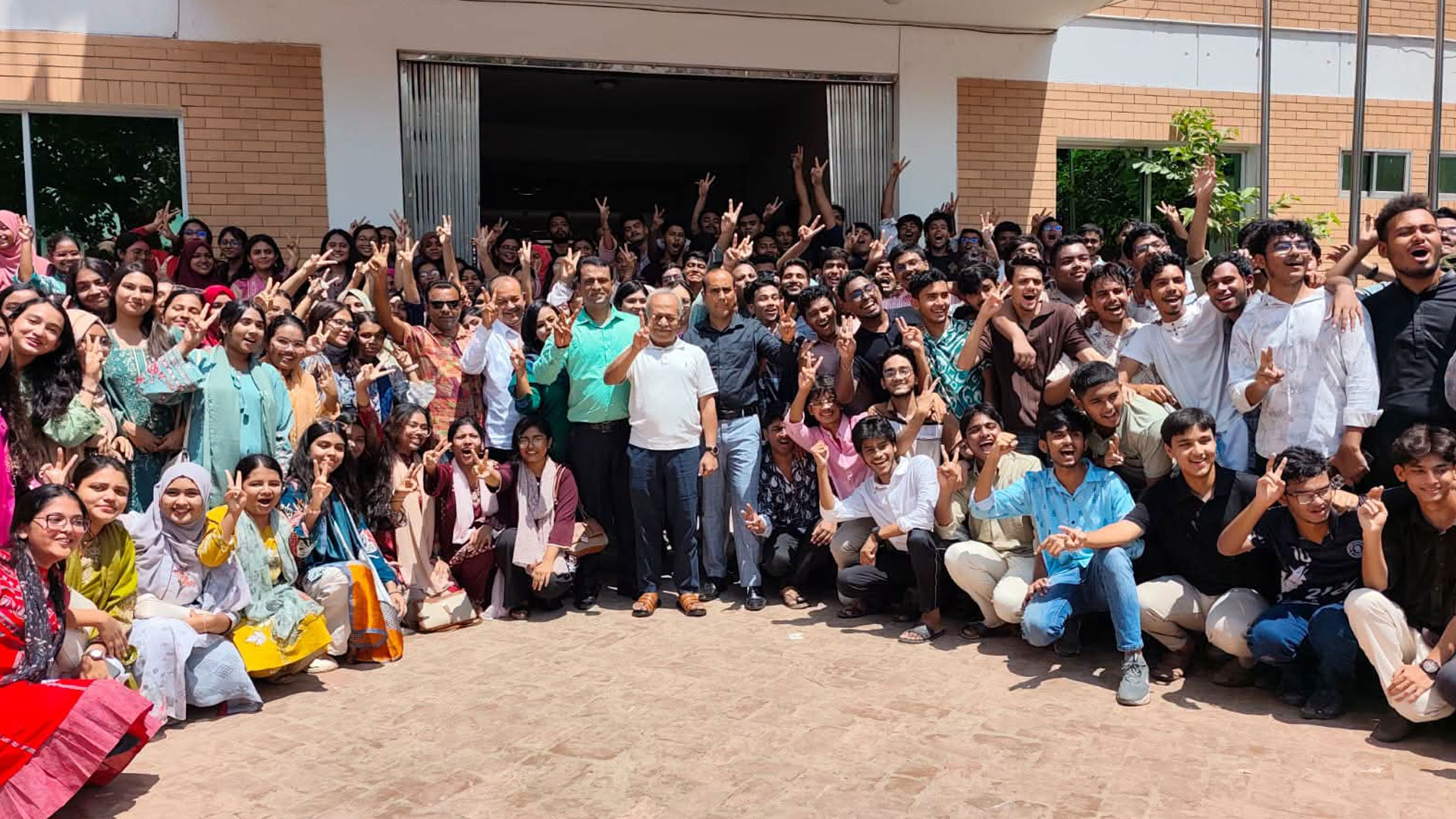নরসিংদীর নাছিমা কাদির মোল্লা হাইস্কুলের ৩৮২ পরীক্ষার্থীর সবাই পেল জিপিএ–৫