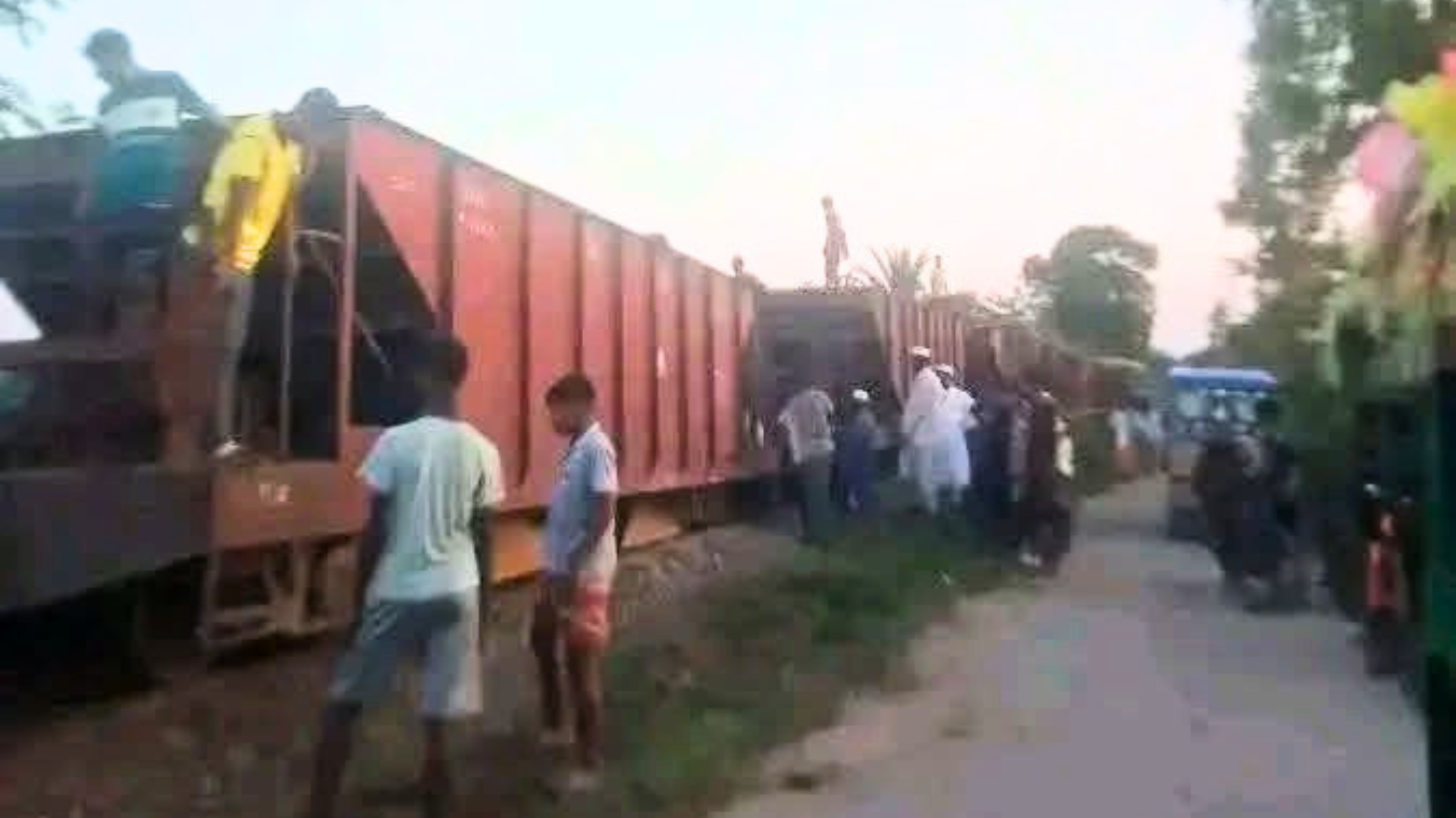 মালবাহী ট্রেনের বগি লাইনচ্যুত, ঢাকা-ময়মনসিংহ ট্রেন চলাচল বন্ধ
