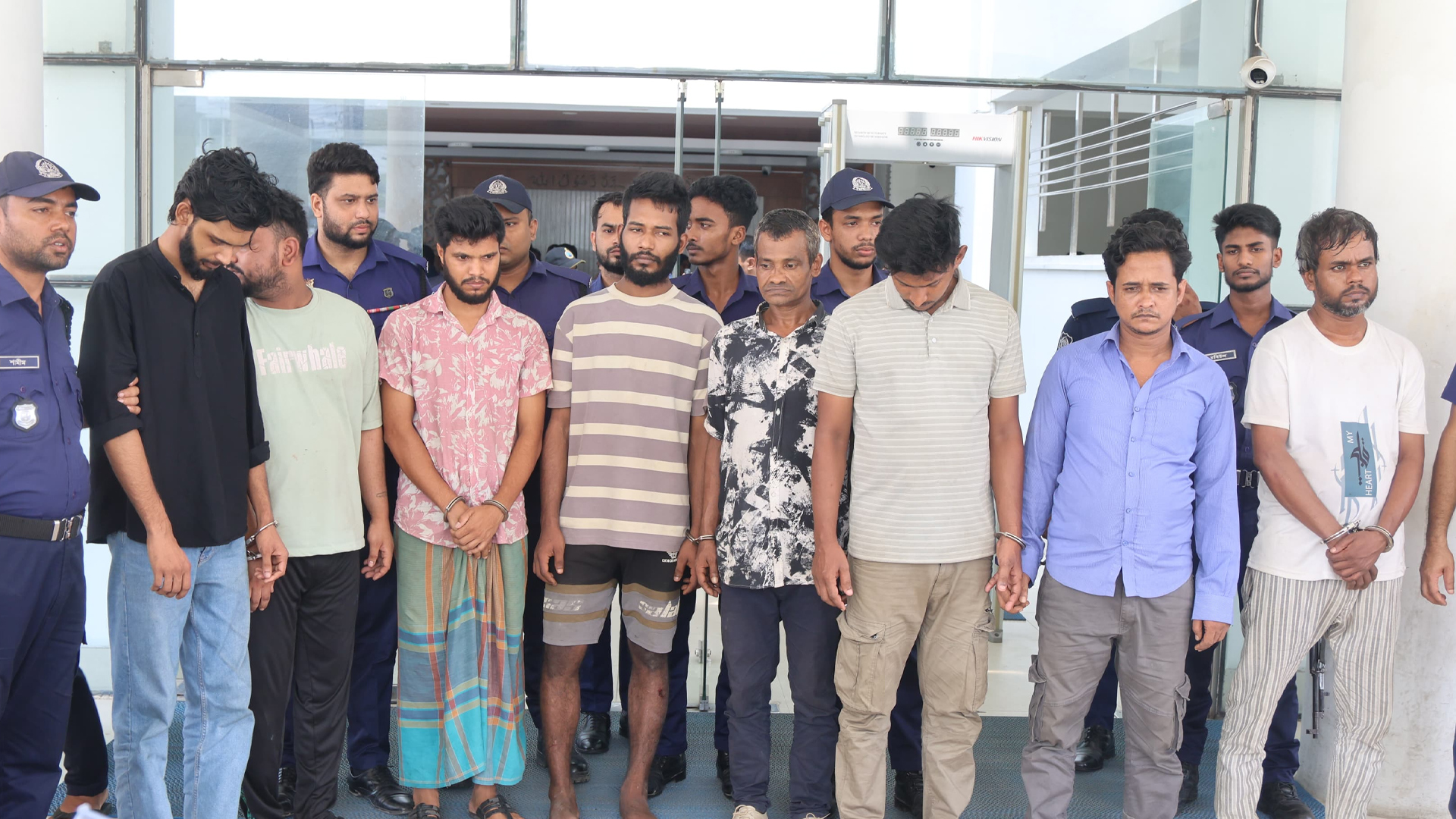 অপারেশন এস ড্রাইভ: চট্টগ্রামে অস্ত্র, গুলি ও সরঞ্জামসহ গ্রেপ্তার ২