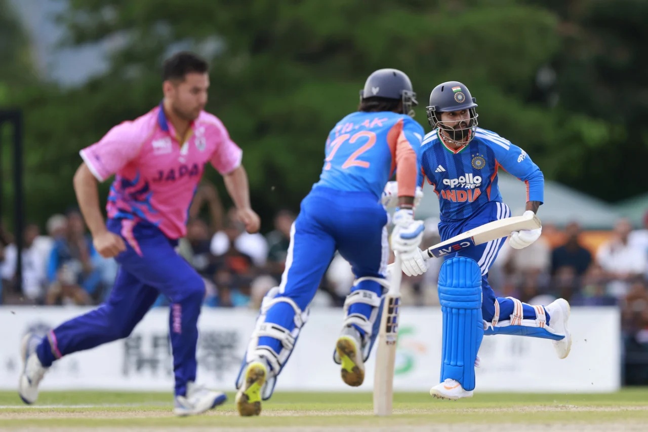 ভারতকে কাঁপিয়ে শেষ বলে হারল জাপান!