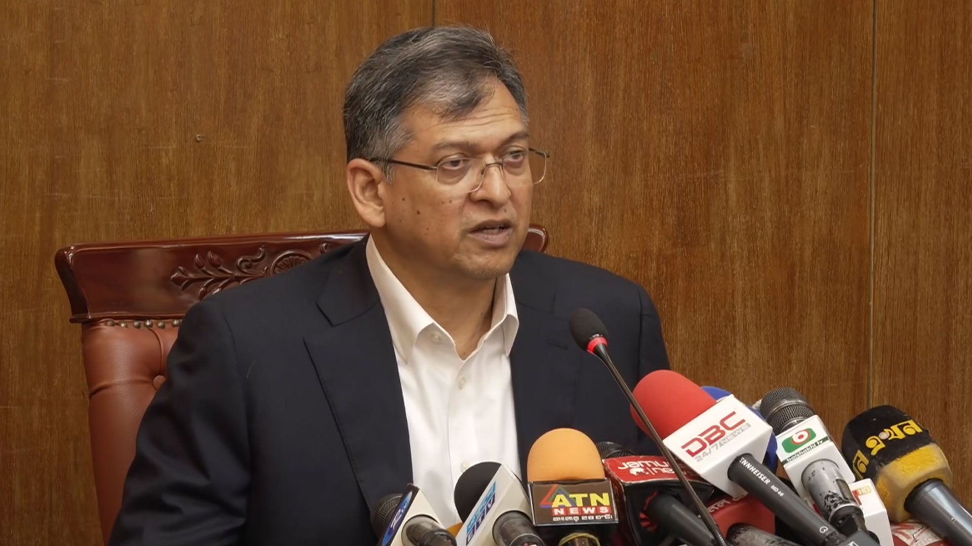  জমি নিয়ে বিরোধে স্টুডিও ভাঙচুর, ঢালাও অভিযোগের মানে নেই: স্বরাষ্ট্রমন্ত্রী