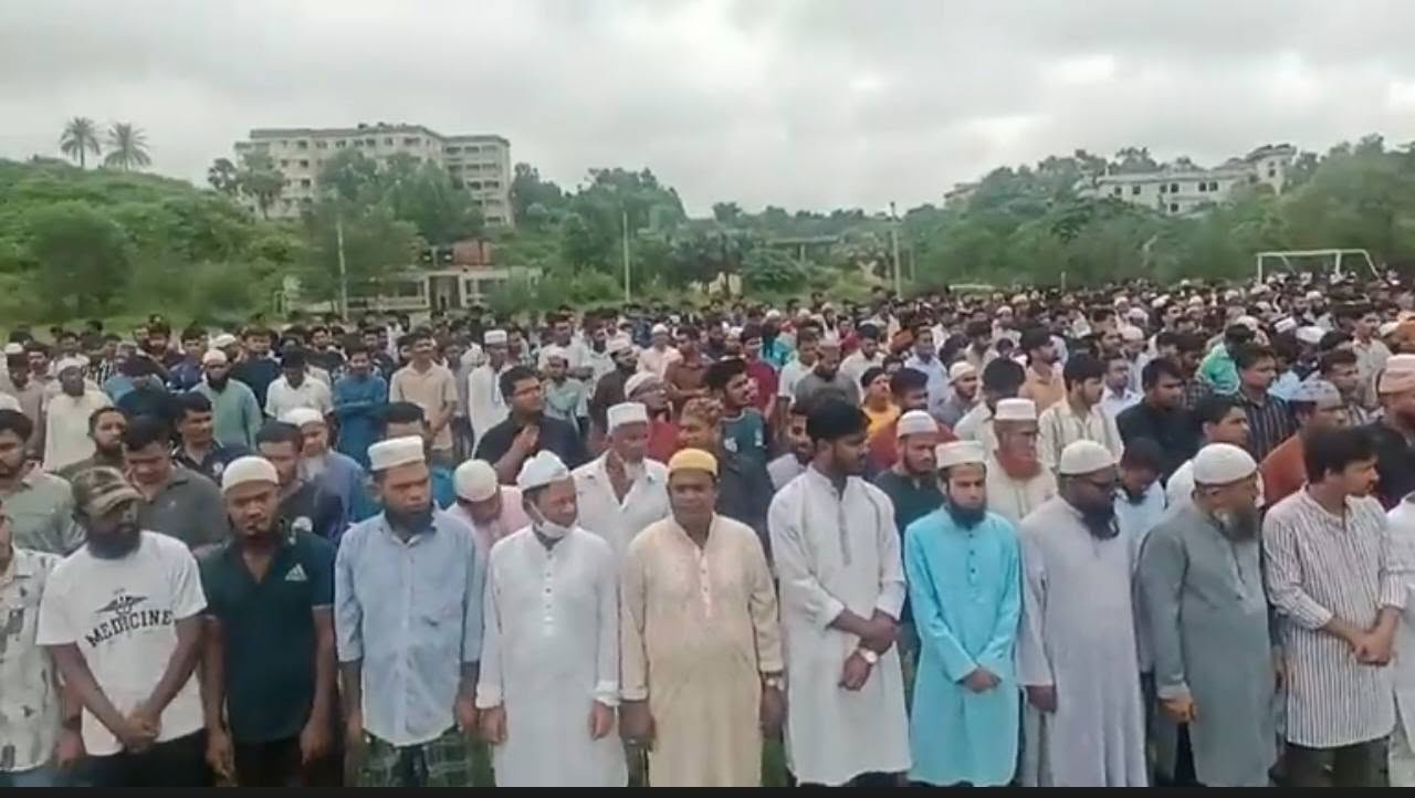 কুমিল্লা বিশ্ববিদ্যালয়ে অপ্রতিমের প্রথম জানাজা সম্পন্ন