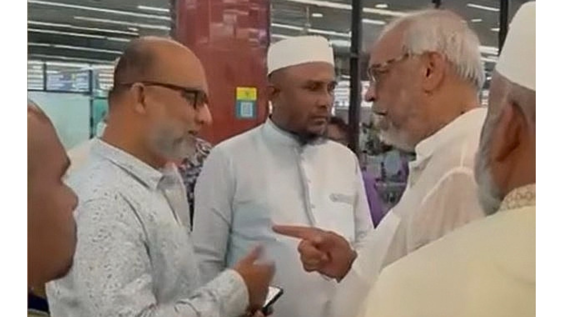বিমানবন্দরে বিশৃঙ্খলা: জামায়াতের আখতারুজ্জামানের বিরুদ্ধে মামলা