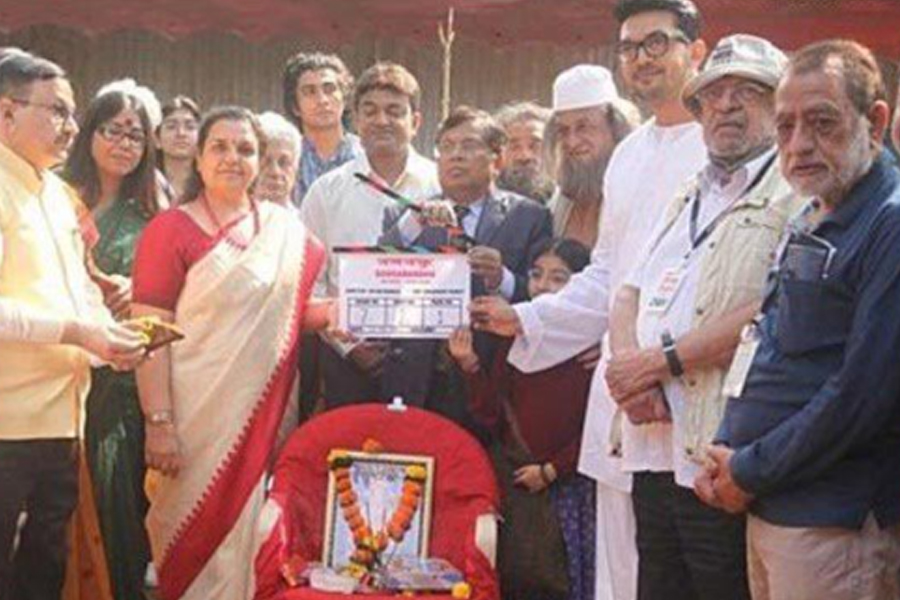 মুম্বাইয়ে ‘বঙ্গবন্ধু’ বায়োপিকের মহরত অনুষ্ঠিত