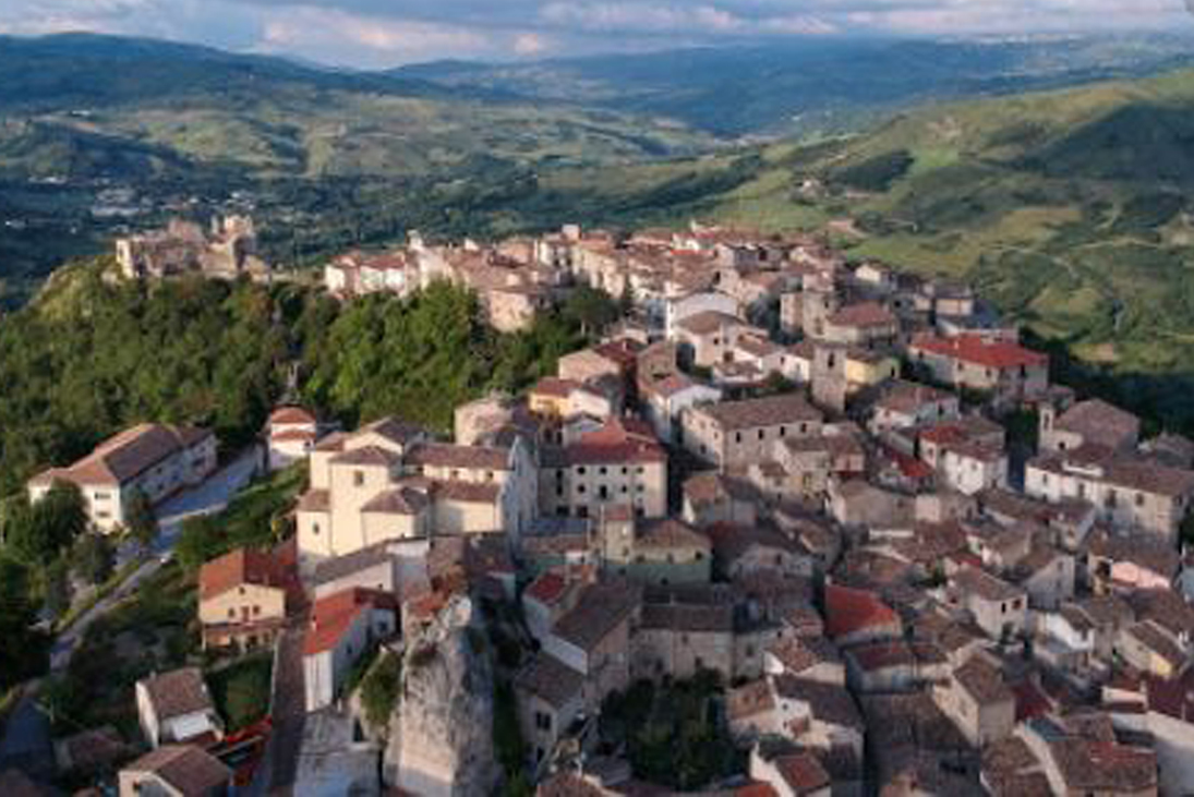 ইতালিতে আবারও ১০০ টাকায় বাড়ি