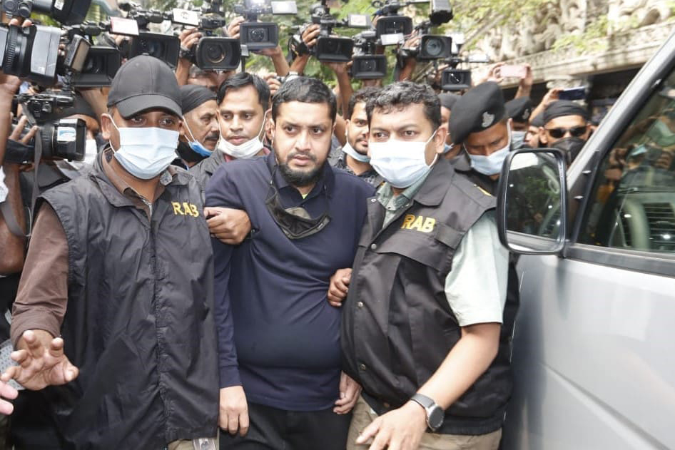 গাউছিয়ার দোকানকর্মী থেকে ‘গোল্ডেন মনির’ হয়ে ওঠার গল্প  