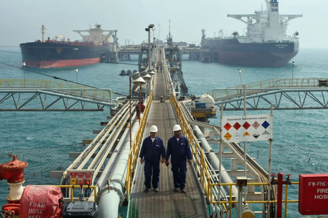 পারস্য উপসাগরের বাইরে তেল নিতে পাইপলাইন তৈরি করছে ইরান