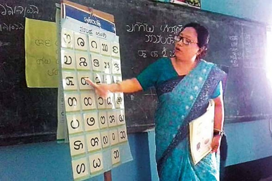 নীরবে হারিয়ে যাচ্ছে