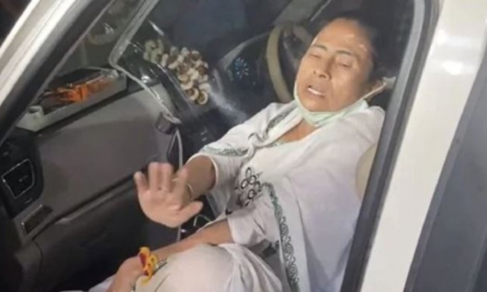 নন্দীগ্রামে ‘ধাক্কাধাক্কিতে’ মমতা আহত