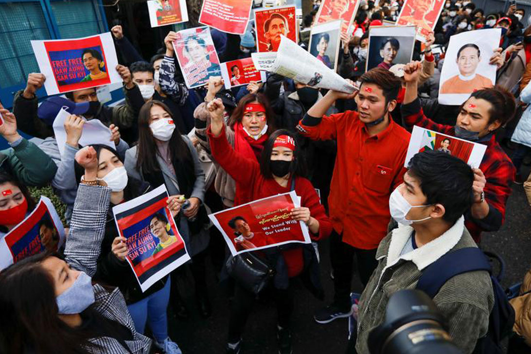 মিয়ানমারে সামরিক শাসন বিরোধীদের ওপর কামান ও বিমান হামলা