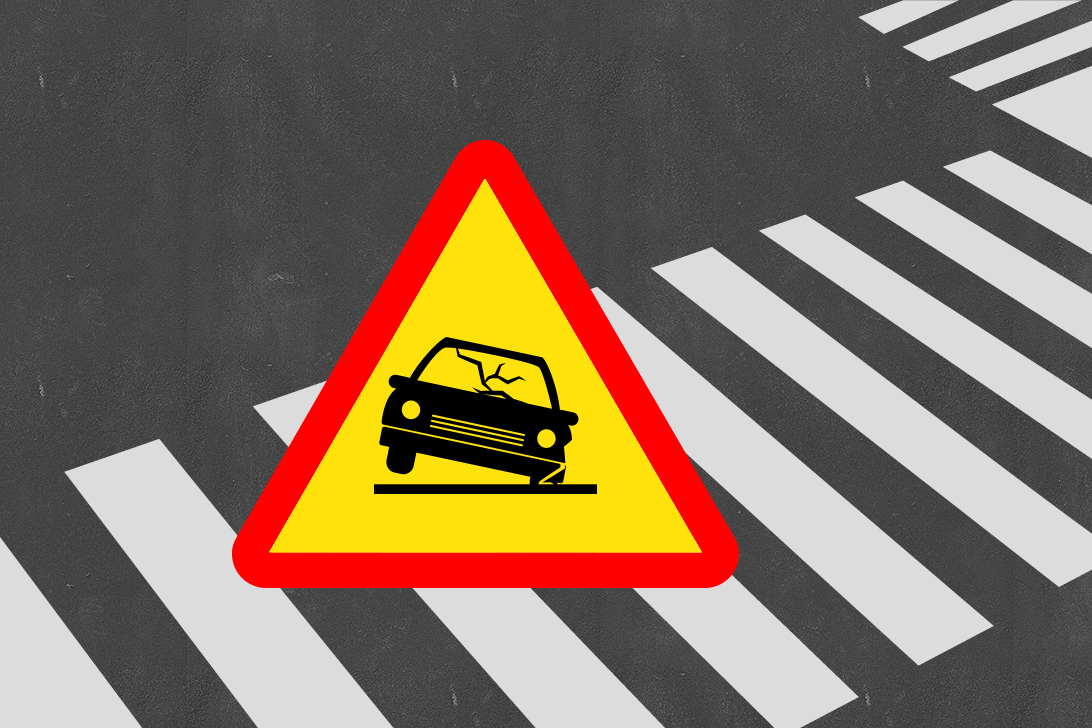 কুর্মিটোলায় প্রাইভেটকারের ধাক্কায় নিহত ২, শিশু আহত