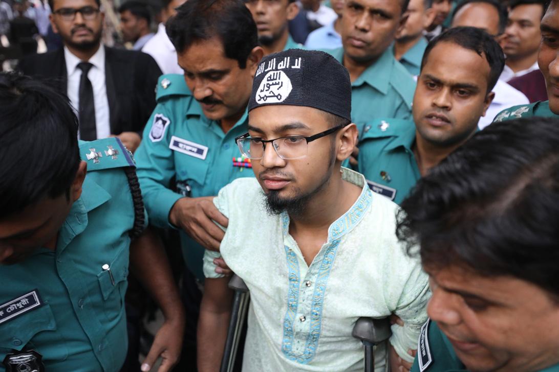 আইএস টুপির দায় নিচ্ছে না কেউ