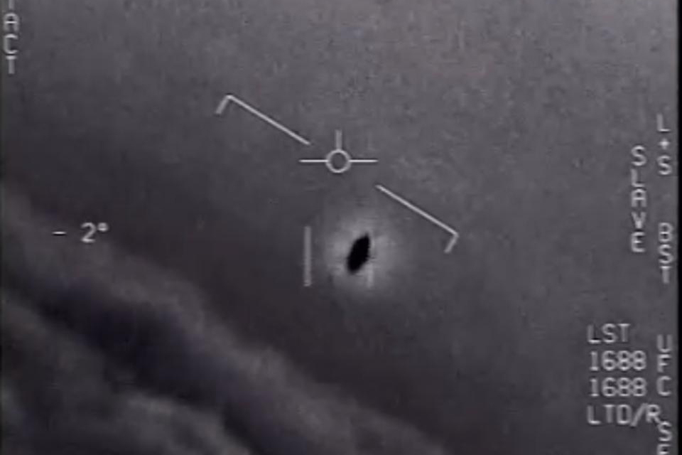 আকাশে অজানা উড়ন্ত বস্তুর ভিডিও প্রকাশ করেছে পেন্টাগন