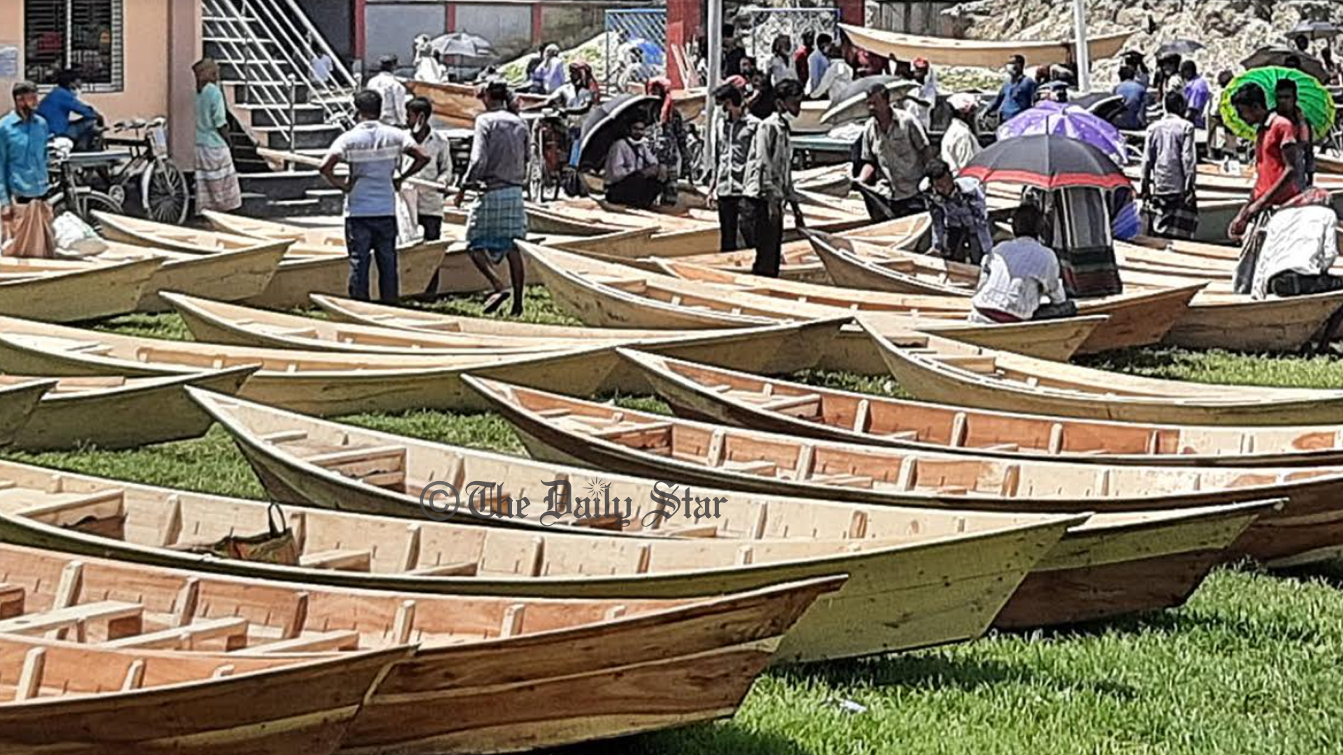 ঘিওর ডিঙি নৌকার হাটে নৌকা আছে, ক্রেতা নেই&nbsp;