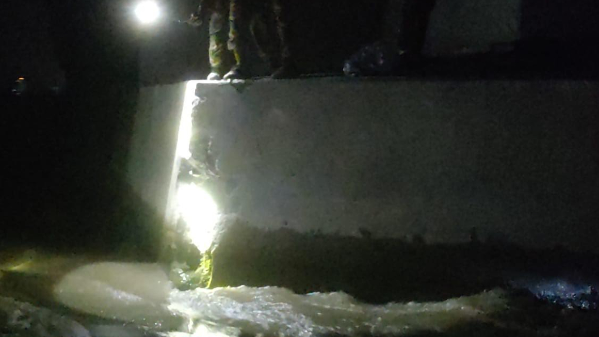 ফেরির ধাক্কায় পদ্মা সেতুর পিলারের পাইল ক্যাপ ক্ষতিগ্রস্ত