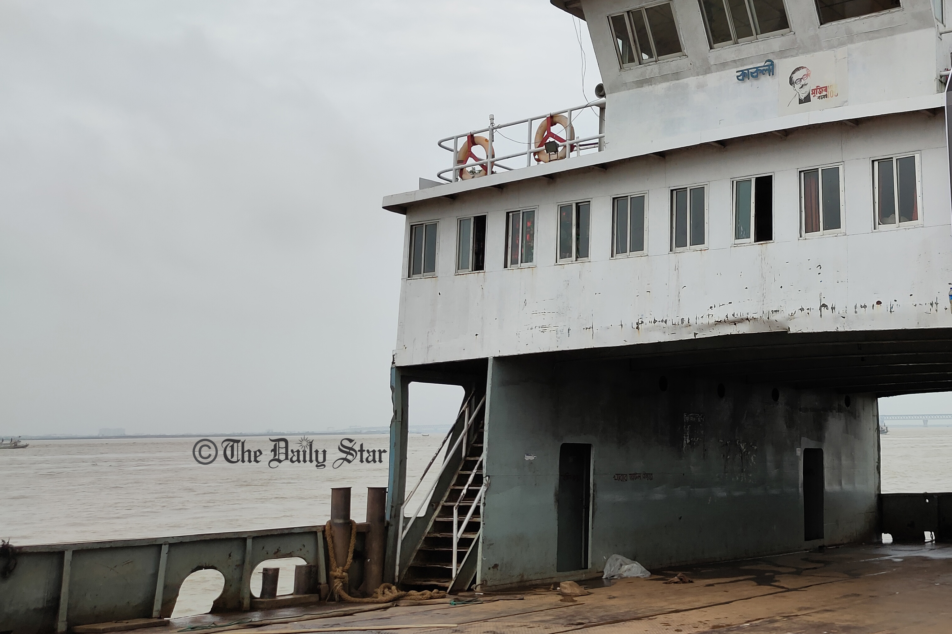 পদ্মা সেতুর পিলারে আবারো ফেরির ধাক্কা