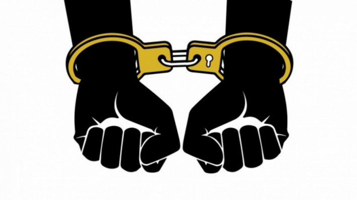 নড়াইলে শিক্ষককে অবমাননার ঘটনায় মামলা, আটক ৩