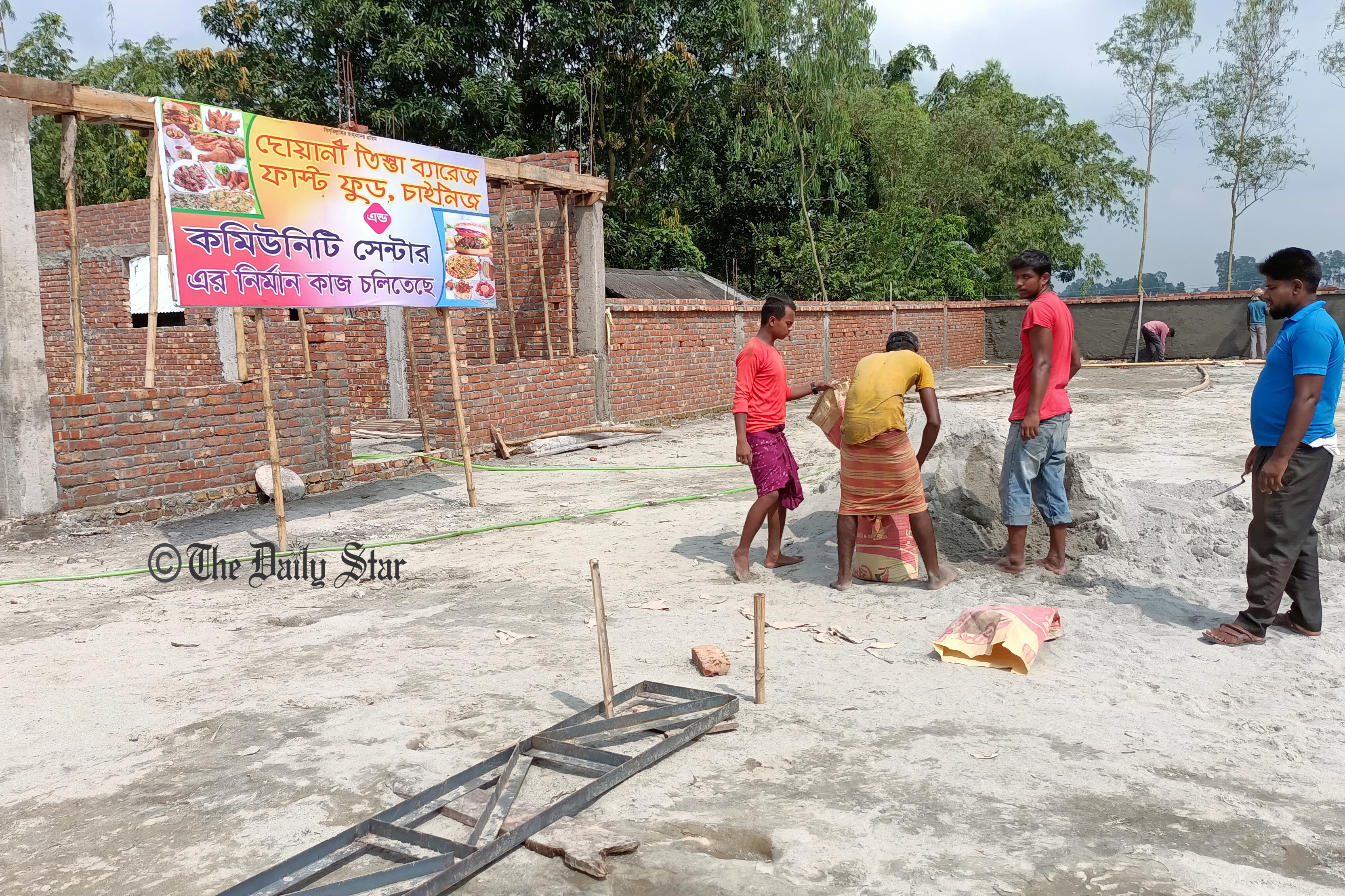 পাউবোর জায়গা দখল করে আ. লীগ নেতার মার্কেট নির্মাণ 