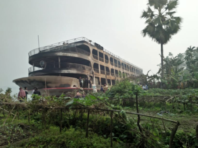 বরগুনাগামী যাত্রীবাহী লঞ্চে আগুন, ৩৫ মরদেহ উদ্ধার