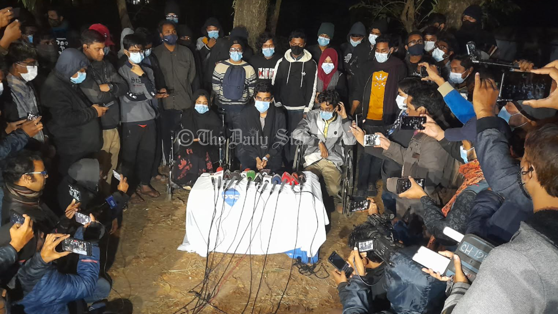 আন্দোলনকারীদের অনুরোধেও অনশন ভাঙেননি অনশনকারীরা