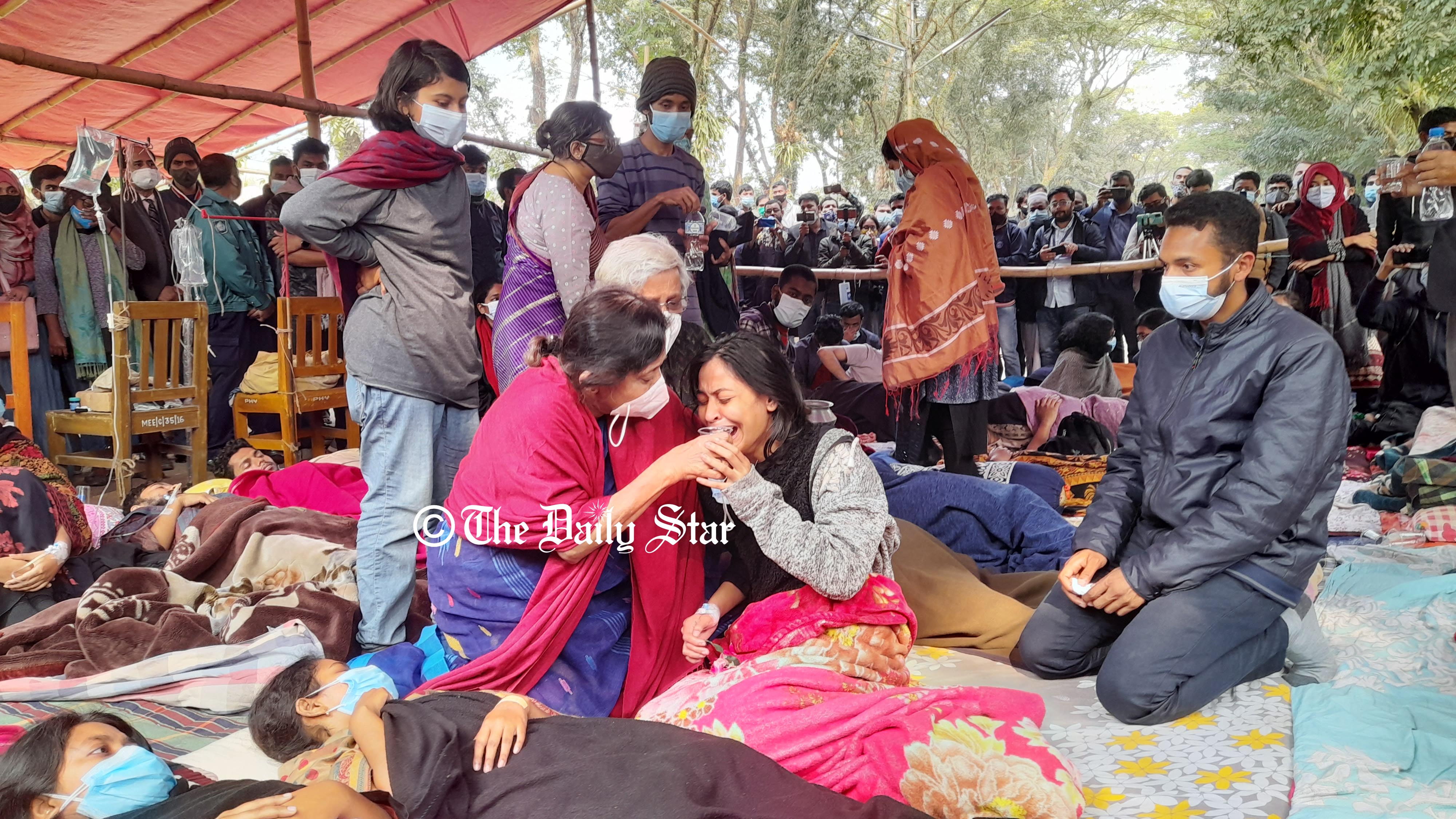 ১৬৩ ঘণ্টা পর অনশন ভাঙলেন শাবিপ্রবি শিক্ষার্থীরা