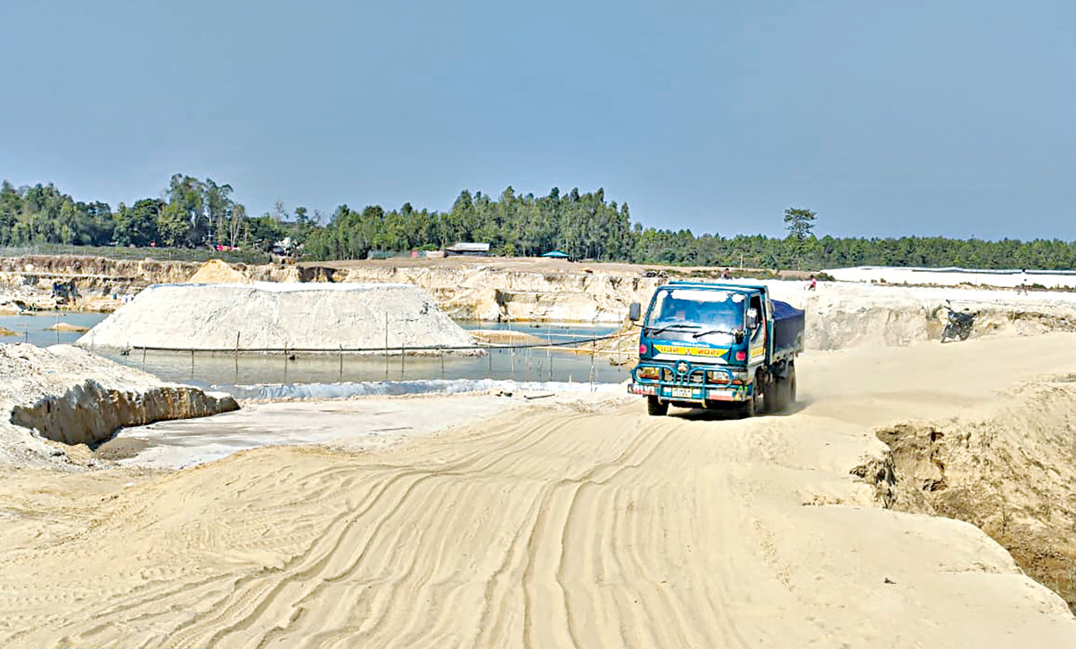 প্রভাবশালী চক্রের কবলে বনের জমি