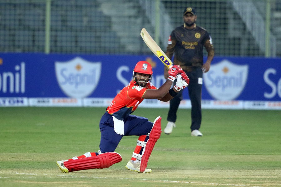 ড্রাফটে দল না পাওয়া মুনিম দেখাচ্ছেন ঝলক&nbsp;