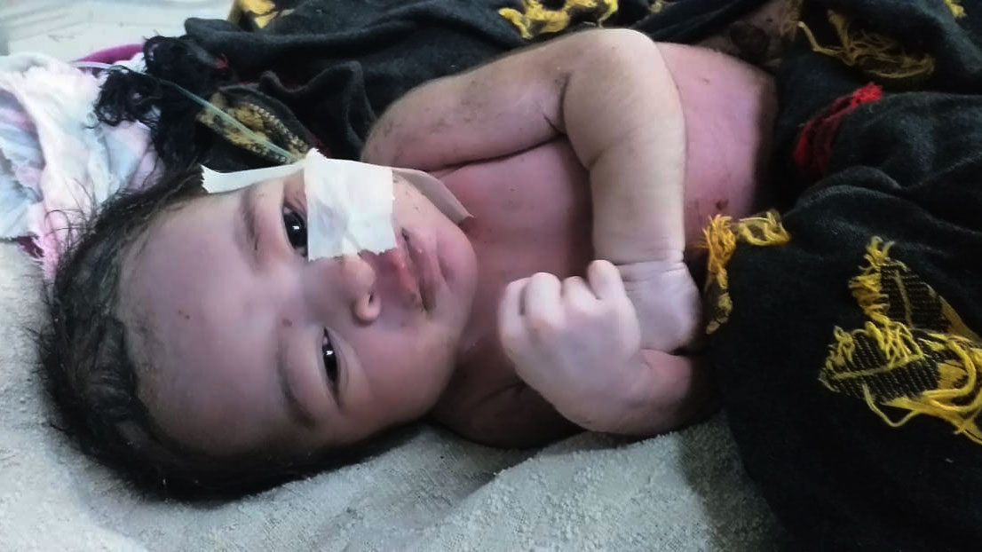 ৯৯৯ নম্বরে ফোন পেয়ে রাস্তায় ফেলে যাওয়া নবজাতক উদ্ধার