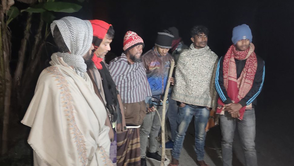 বিনা পয়সায় গ্রাম পাহারায় দিনমজুর, ‘বাধ্য করছে পুলিশ ও আ. লীগ নেতারা’