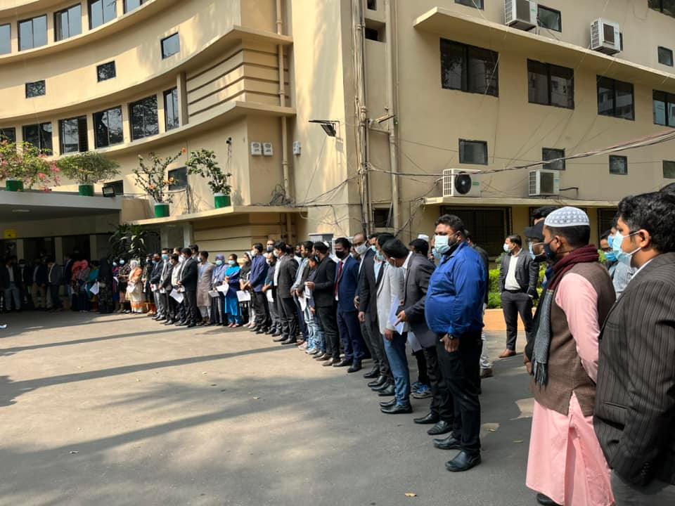 প্রাণনাশের হুমকির পর অপসারিত দুদক কর্মকর্তার পক্ষে মানববন্ধন