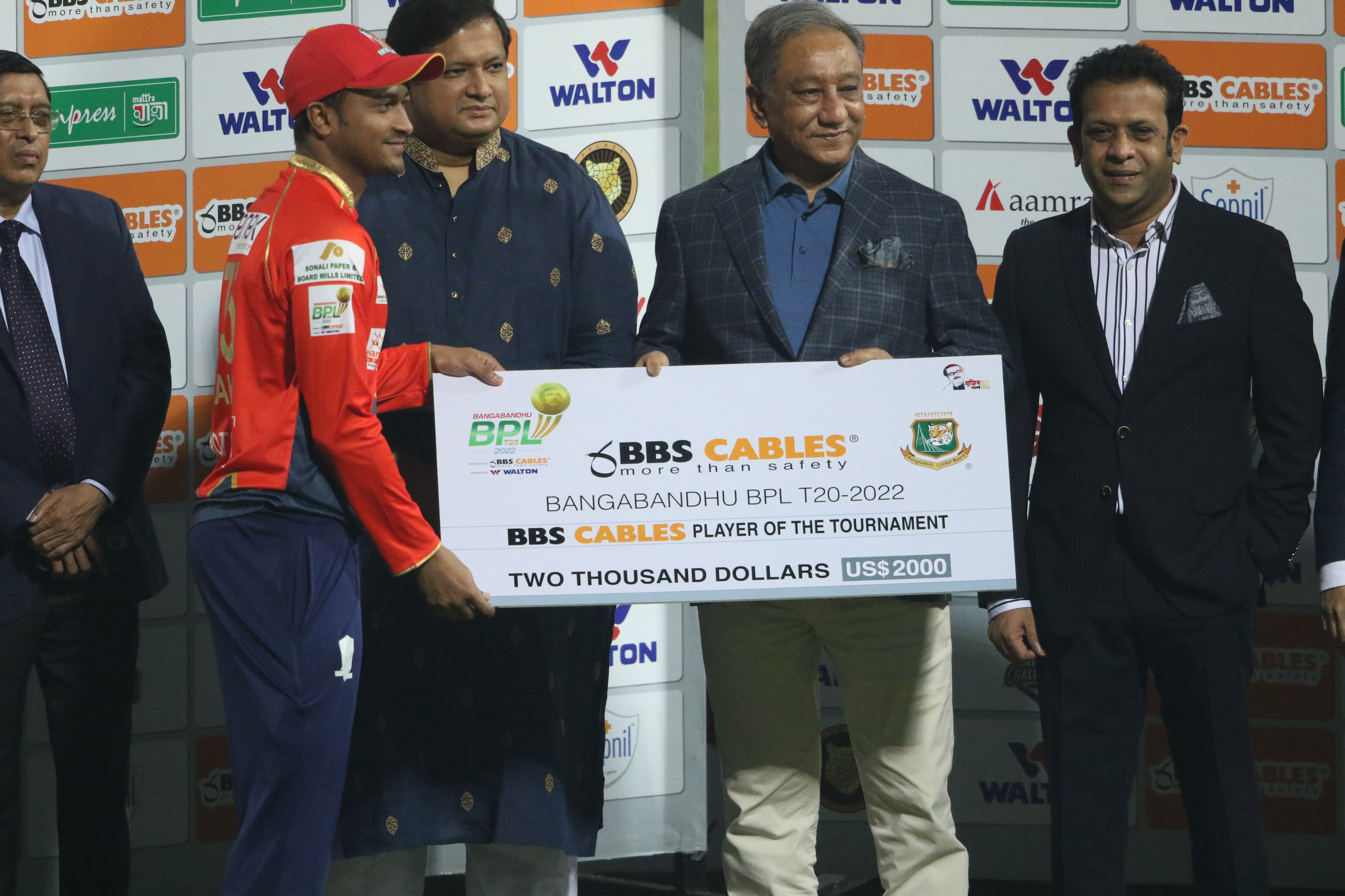 বিপিএলের সেরা সাকিব, এই নিয়ে চারবার