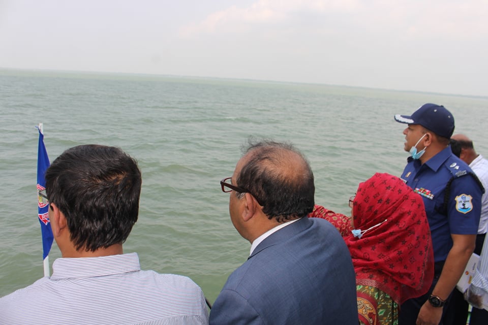 ‘বালুসন্ত্রাসী মুক্ত’ ইলিশের অভয়াশ্রম, সমন্বয় ‘করছে না’ বিআইডব্লিউটিএ